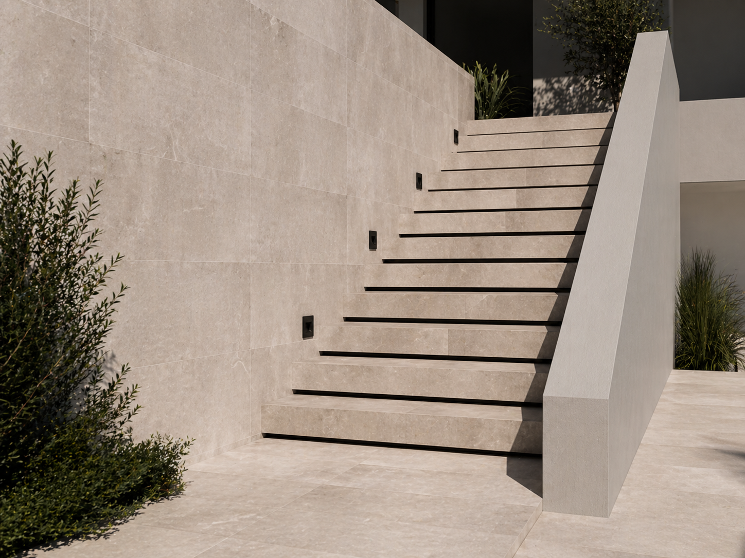 Escalier luxueux en carrelage en exterieur avec carrelage grand format au mur